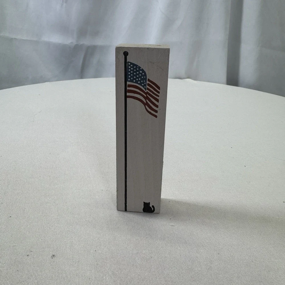 Vtg The Cats Meow America Flag Pole Village Accessories Shelf Sitter Figurine